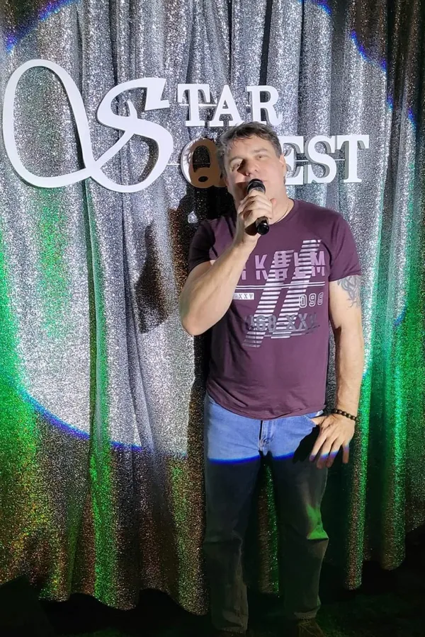 Performer on the Starquest stage